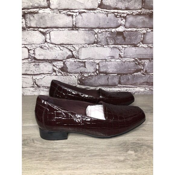 Clarks Collection Burgundy Patent Slip On Croc-Embossed Loafers Women Sz 9.5M US - Picture 15 of 16